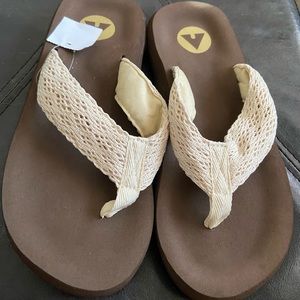NWT Thong sandals women’s AZ 10 Airwalk